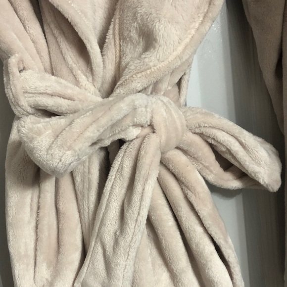 UGG Australia Miranda Double Face Fleece Hooded Soft Lounge Luxe Robe in Cream - Picture 7 of 11